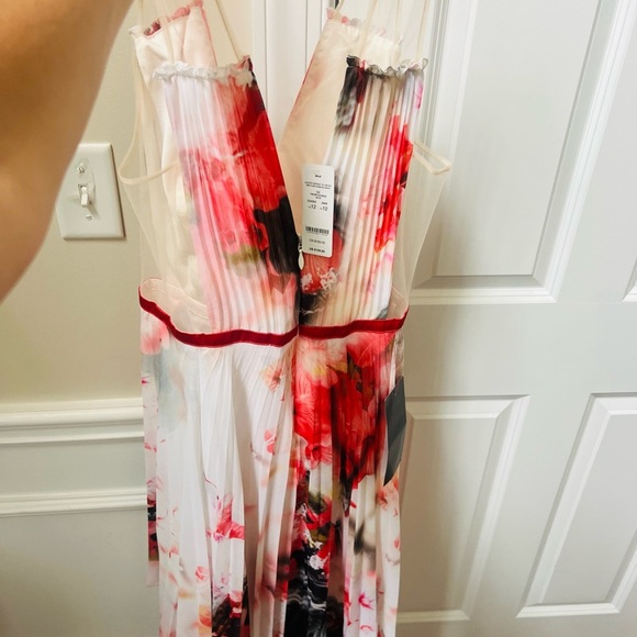 Red and Black Asymmetrical V-Neck Sundress by Bebe - Picture 5 of 9